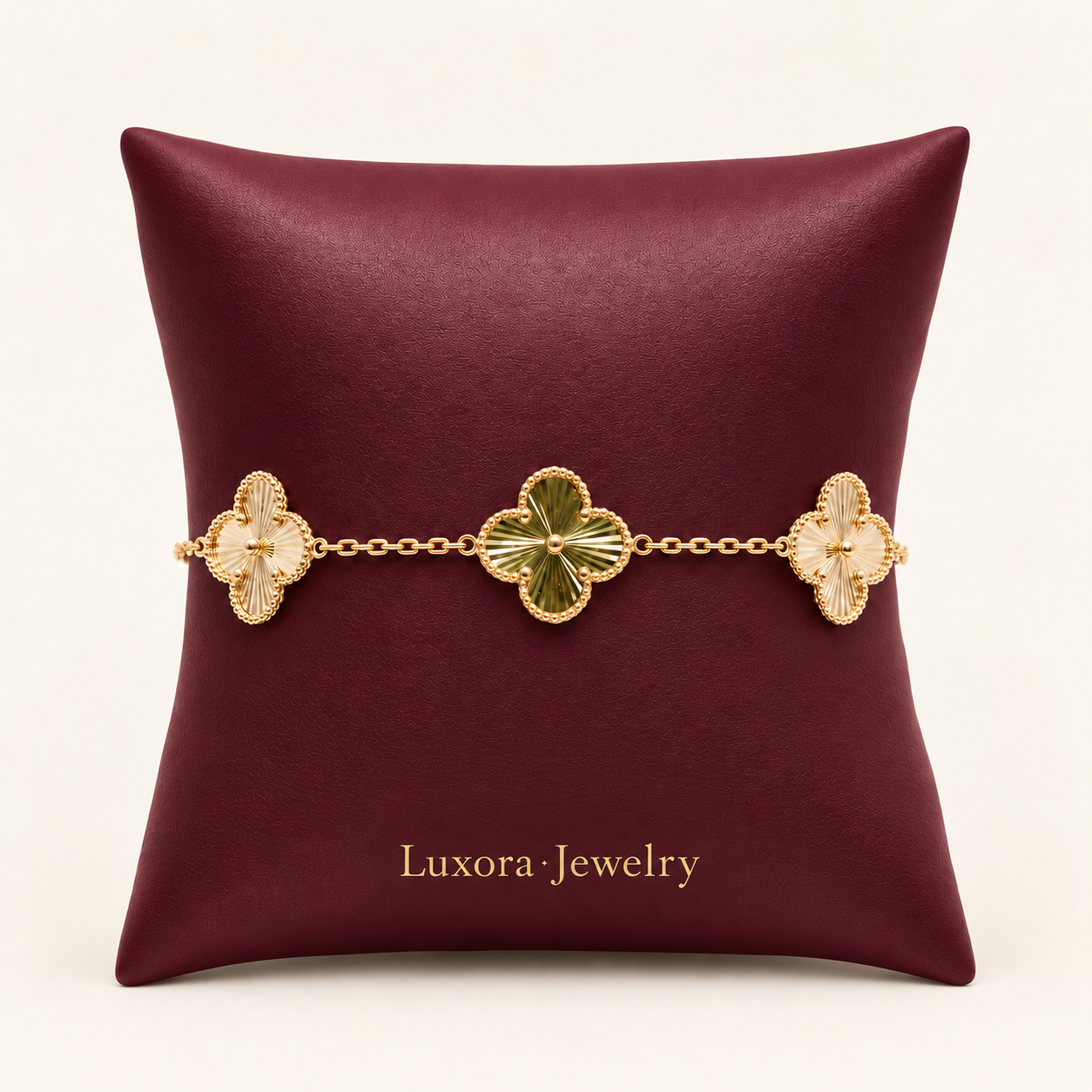 Pulsera de tréboles con relieve en oro 14K