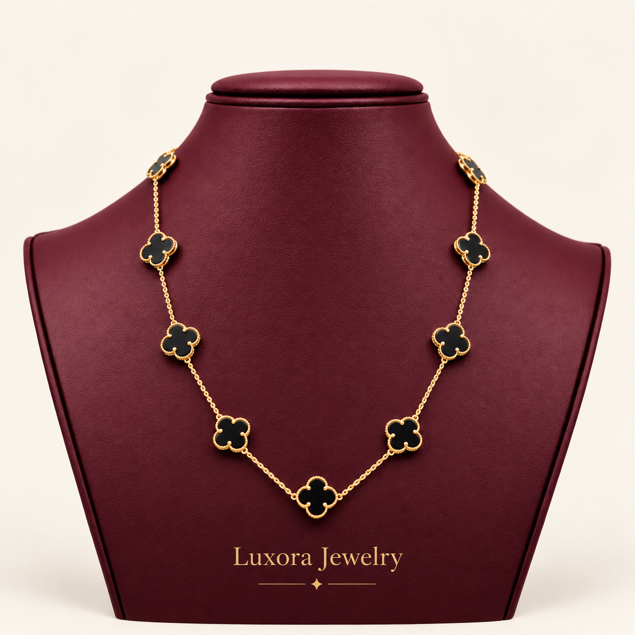 Collar de tréboles negros en oro 14K